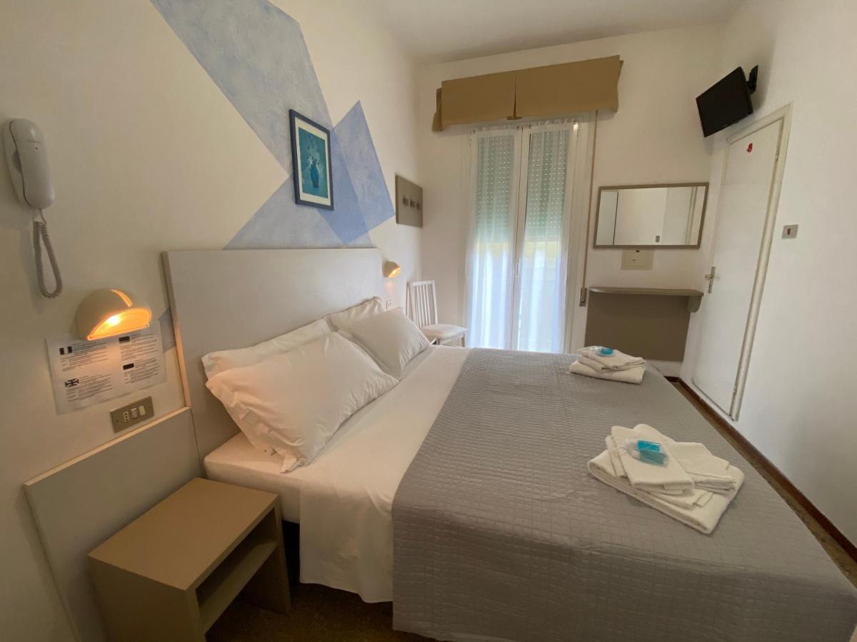 Alevon Hotel Rimini Exterior photo