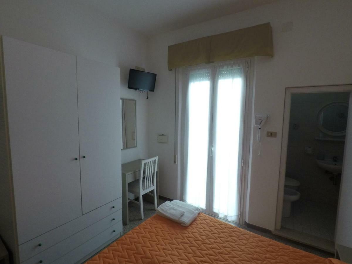 Alevon Hotel Rimini Exterior photo