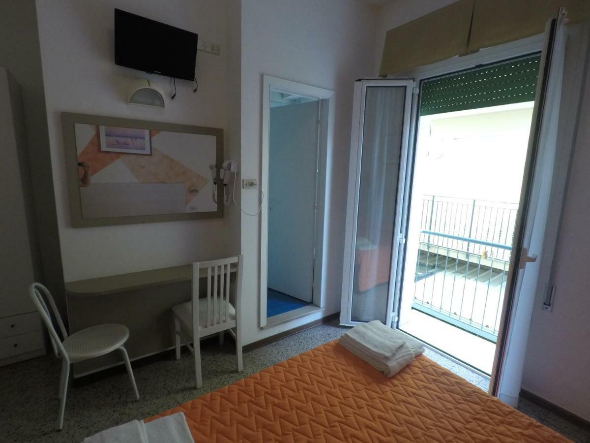 Alevon Hotel Rimini Exterior photo